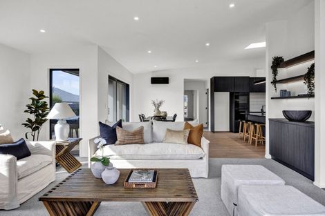 Photo of property in 2 Marsden Place, Hurworth, New Plymouth, 4310