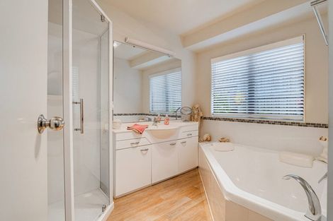 Photo of property in 37 Starlight Cove, Hobsonville, Auckland, 0618