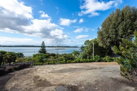 Photo of property in 2/4 The Brae, Mount Pleasant, Christchurch, 8081