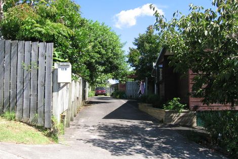 Photo of property in 2/17 Exeter Place, Unsworth Heights, Auckland, 0632