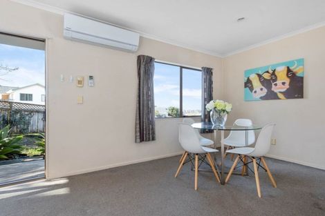 Photo of property in 25 Loughanure Place, Massey, Auckland, 0614