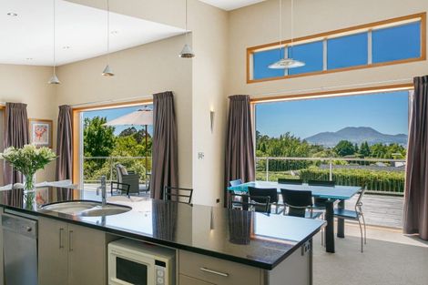Photo of property in 10 Cameron Drive, Acacia Bay, Taupo, 3385