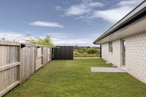 Photo of property in 14 Anglers Way, Omokoroa, 3114