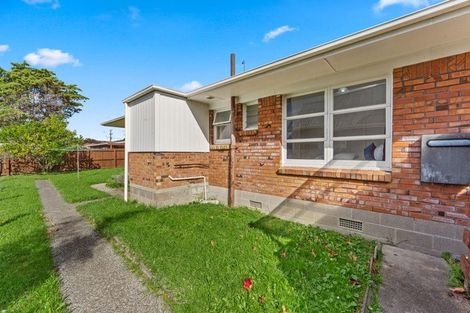 Photo of property in 2/24 Evelyn Place, Hillcrest, Auckland, 0627