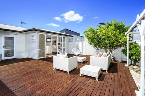 Photo of property in 32a Becroft Drive, Forrest Hill, Auckland, 0620