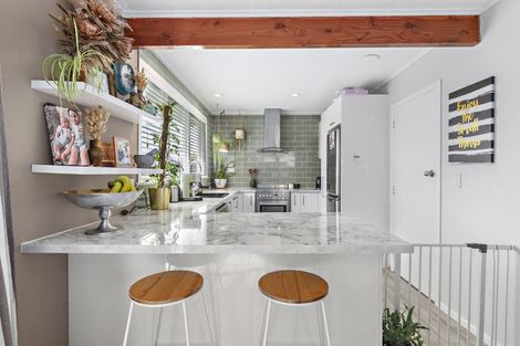 Photo of property in 2 Bremridge Place, Melville, Hamilton, 3206