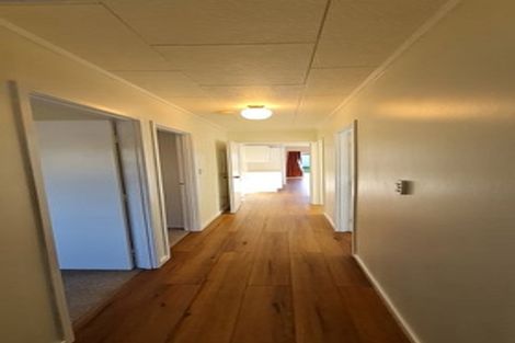 Photo of property in 28 Cabello Place, Unsworth Heights, Auckland, 0632