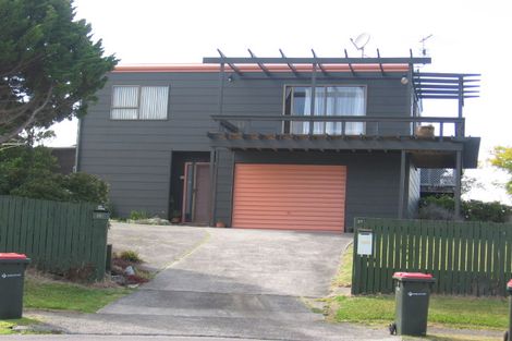 Photo of property in 2/27 Florence Daly Place, Mount Roskill, Auckland, 1041