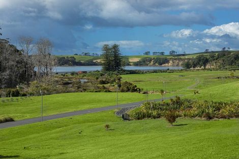 Photo of property in 2 Taha Puke Road, Okura Bush, Silverdale, 0794