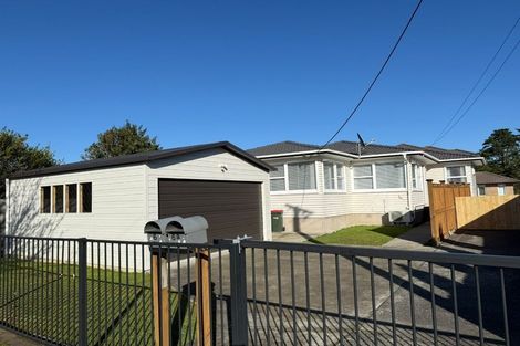 Photo of property in 6 Knox Road, Swanson, Auckland, 0612