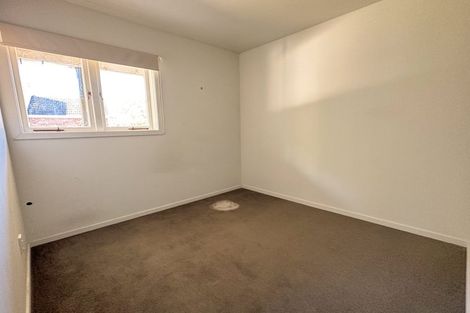 Photo of property in 4 Staveley Avenue, Mount Roskill, Auckland, 1041