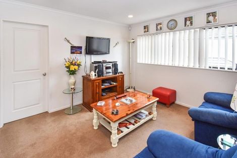 Photo of property in 9 Pickaberry Avenue, Karaka, Papakura, 2113