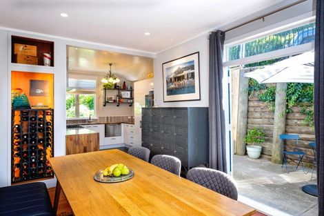 Photo of property in 2 Convent Road, Bluff Hill, Napier, 4110