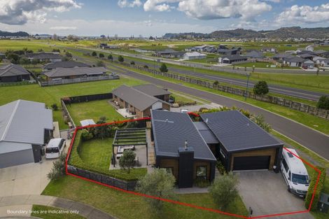 Photo of property in 2 Romeo Place, Whitianga, 3510