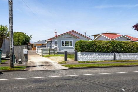 Photo of property in 12 Collins Street, Hawera, 4610