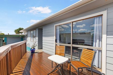 Photo of property in 21 Kelman Road, Kelston, Auckland, 0602