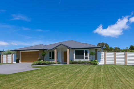 Photo of property in 9 Links Drive, Waiwhakaiho, New Plymouth, 4312