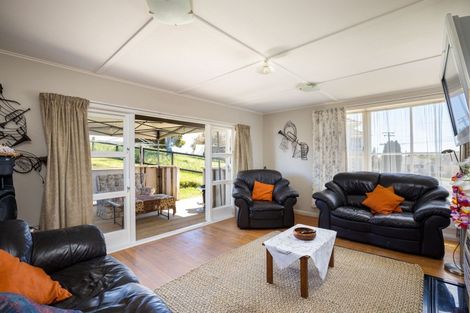 Photo of property in 33 Banks Street, Marfell, New Plymouth, 4310