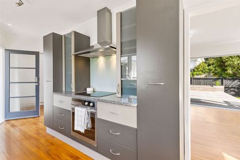 Photo of property in 2 Talavera Place, Te Atatu South, Auckland, 0602