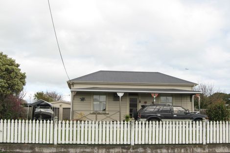 Photo of property in 115 Broadway, Waitara, 4320