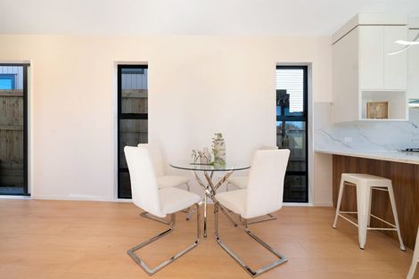 Photo of property in 53 Meadowood Drive, Unsworth Heights, Auckland, 0632
