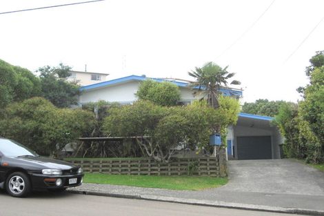 Photo of property in 15 Turville Crescent, Newlands, Wellington, 6037