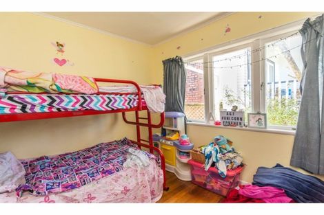 Photo of property in 8 Grendon Road, Titirangi, Auckland, 0604