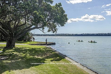 Photo of property in 1/22 Lansdowne Street, Bayswater, Auckland, 0622