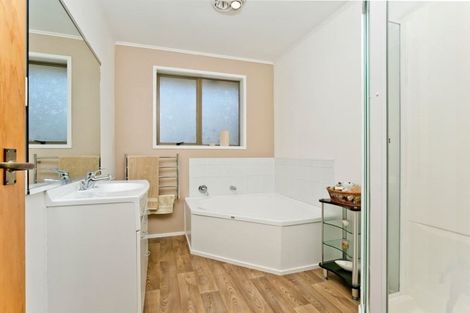 Photo of property in 969 East Coast Road, Torbay, Auckland, 0630