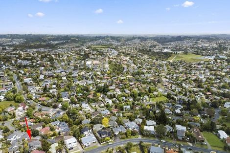 Photo of property in 1/17 Dianthus Place, Browns Bay, Auckland, 0630