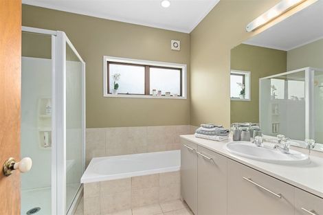 Photo of property in 1/25 Park Rise, Campbells Bay, Auckland, 0630