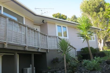 Photo of property in 18 Weatherly Road, Torbay, Auckland, 0630
