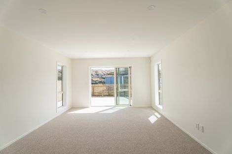 Photo of property in 7 Pine Hill Rise, Glenside, Wellington, 6037