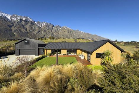 Photo of property in 6a Kinross Lane, Jacks Point, Queenstown, 9371