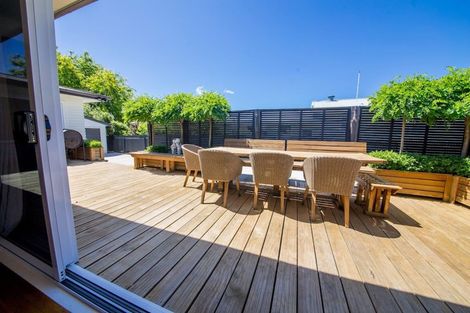 Photo of property in 64 Middle Road, Havelock North, 4130