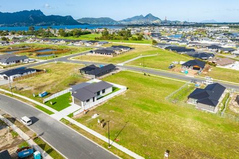 Photo of property in 21 Te Piriti Road, One Tree Point, 0118