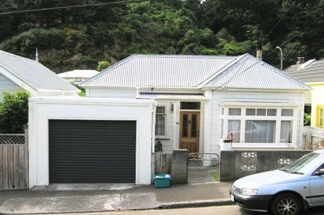 Photo of property in 25 Edinburgh Terrace, Berhampore, Wellington, 6023