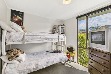 Photo of property in 19 Peterhouse Place, West Harbour, Auckland, 0618