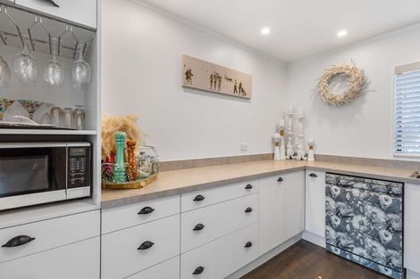 Photo of property in 19 Dahlia Street, Palmerston North, 4410