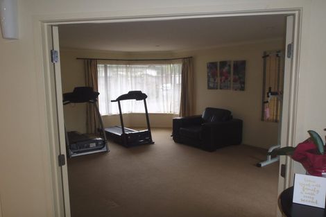 Photo of property in 8a Evanda Crescent, Conifer Grove, Takanini, 2112