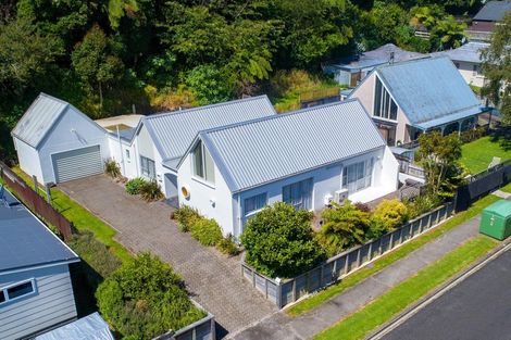 Photo of property in 13 Ambury Place, Merrilands, New Plymouth, 4312