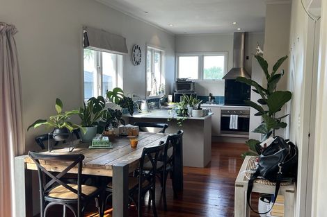 Photo of property in 72 Carlisle Road, Browns Bay, Auckland, 0632