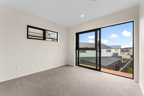 Photo of property in 12 Harbourside Parade, Hobsonville, 0616