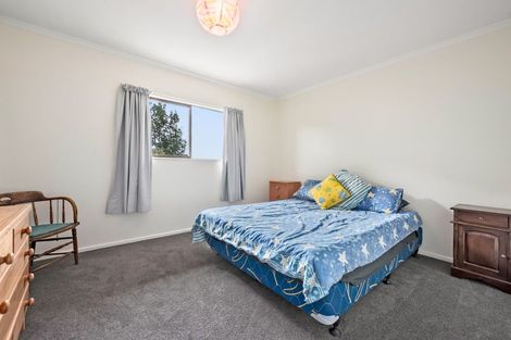 Photo of property in 19 Colenso Place, Otaki Beach, Otaki, 5512
