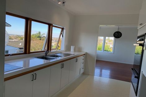 Photo of property in 31 Eastglen Road, Glen Eden, Auckland, 0602