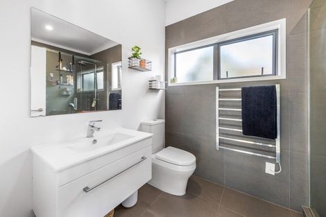 Photo of property in 1100-1102 Scenic Drive North, Swanson, Auckland, 0816