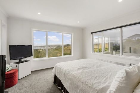 Photo of property in 20 Grumman Lane, Newlands, Wellington, 6037