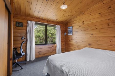 Photo of property in 22 Whitechapel Grove, Stokes Valley, Lower Hutt, 5019