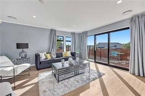 Photo of property in 11 Raphael Place, West Harbour, Auckland, 0618