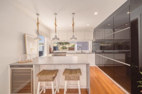 Photo of property in 35 Marine Parade, North New Brighton, Christchurch, 8083